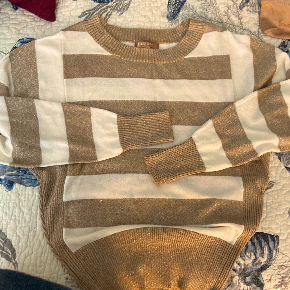 Ellen Tracy good/crème crew neck sweater